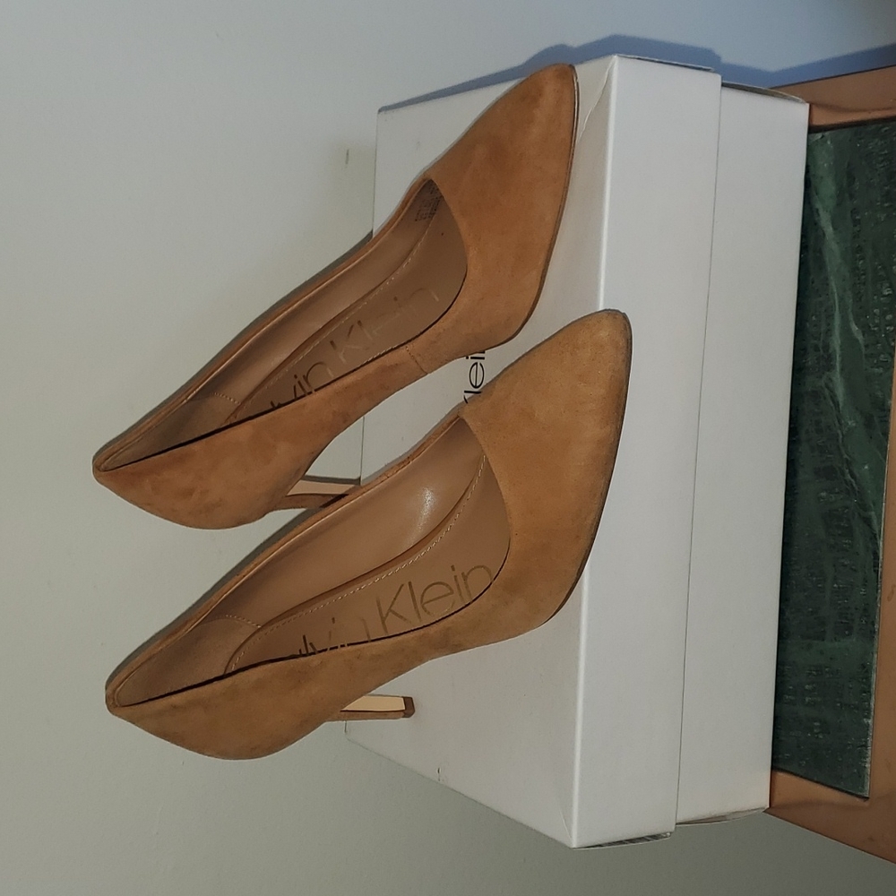 NWOT Calvin Klein Kirstin Kid Suede Heels